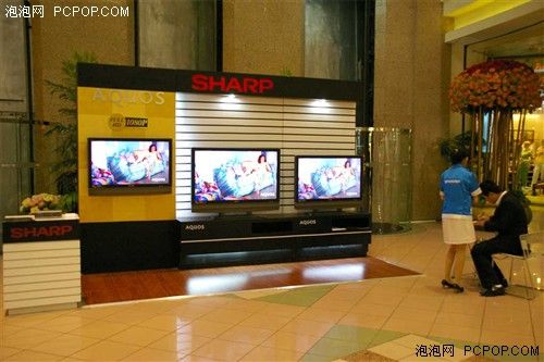 亲密接触“龟山屏”夏普液晶电视巡展