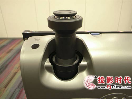 应用奥林巴斯轴对称自由曲面镜头的投影机