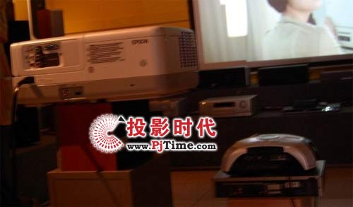 奥图码DV11和爱普生EMP-DM1背面图