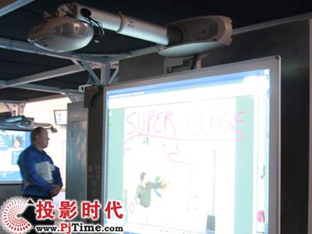 SCP7系列投影机配合电子白板使用