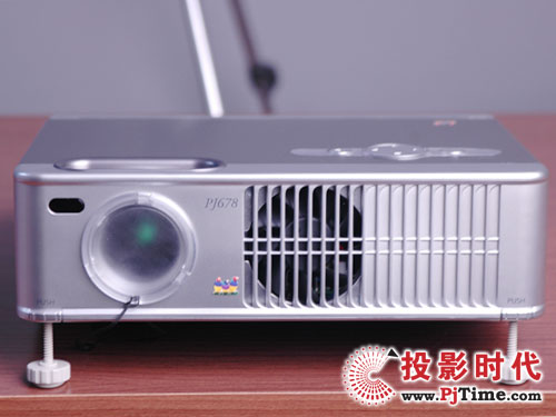 优派PJ678投影机