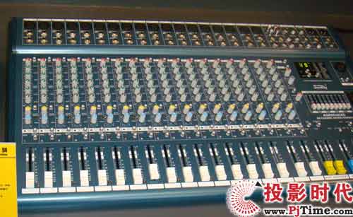 Soundking音王AS2204CED /AS2204CEDC多功能上机柜调音台