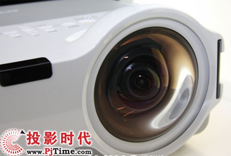 爱普生投影机EMP-400P的镜头实现短焦距投影