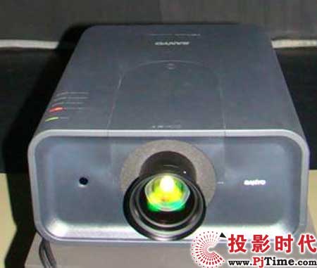 界首创4LCD投影机——三洋PLC-XP2000CL