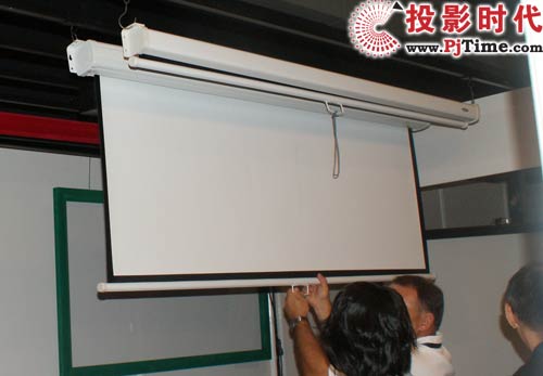 深圳思达电动投影幕