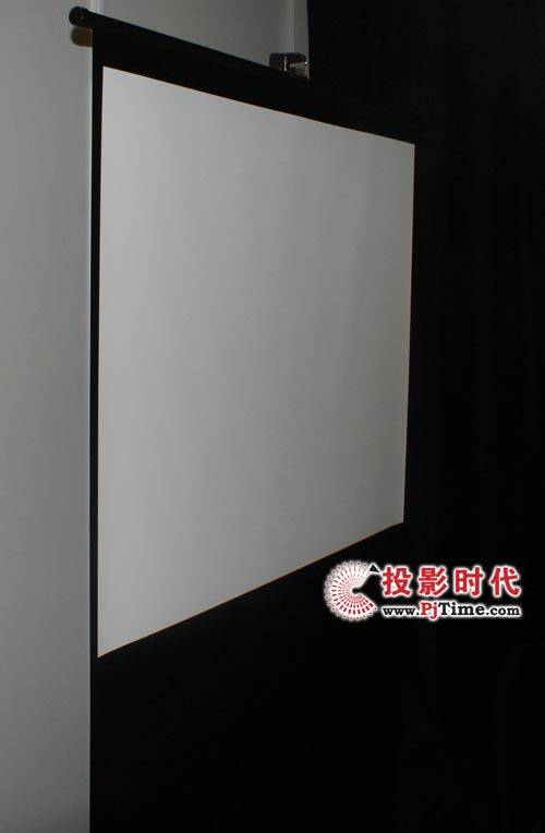 深圳思达展出的地拉幕