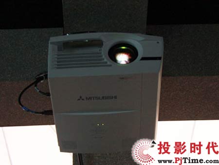 三菱FL7000U投影机