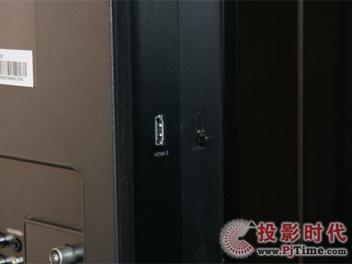 TCL自然蓝光电视丰富接口配备