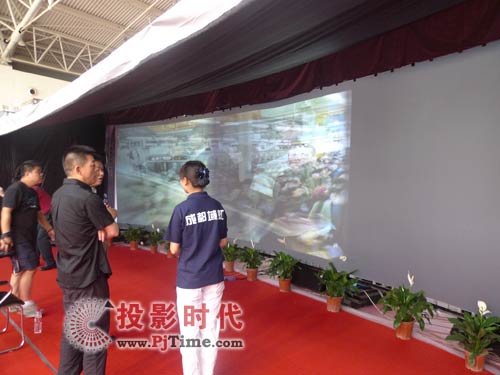 成都域虹光学背投幕高调亮相大屏展