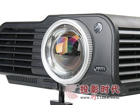 结合白板营造互动教学新体验 四大短焦教育投影对比分析