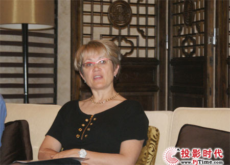 SMART Technologies˾ʼˡܲüCo-CEO Nancy KnowltonŮʿ