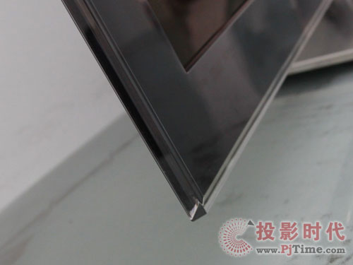 LED水晶 详评三星液晶电视UA55B8000外观赏析