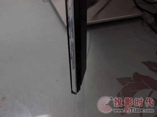 LED水晶 详评三星液晶电视UA55B8000外观赏析