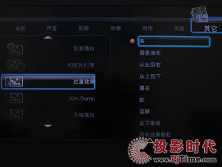 趨