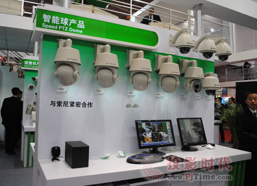天地伟业展出的智能球产品