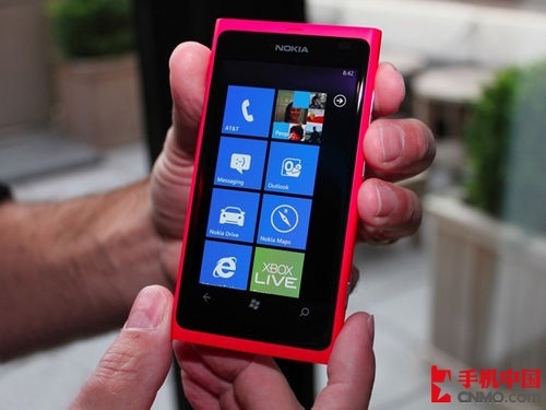 诺基亚 Lumia 800 ¥2990 腾达
