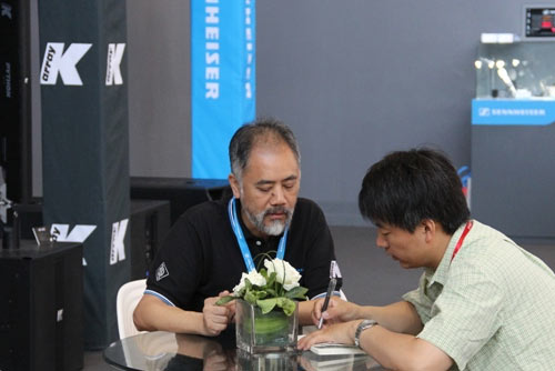 ӳ̨ĿSennheiserPalm 2012չ
