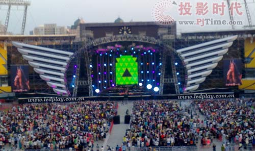 LED大屏幕蝴蝶造型千万,阿妹北京演唱会再现经典舞美