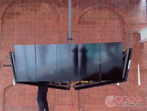 上海滩惊现“全视角高清拼接屏”