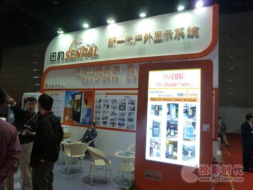 迅豹全球最亮户外广告机亮相Infocomm