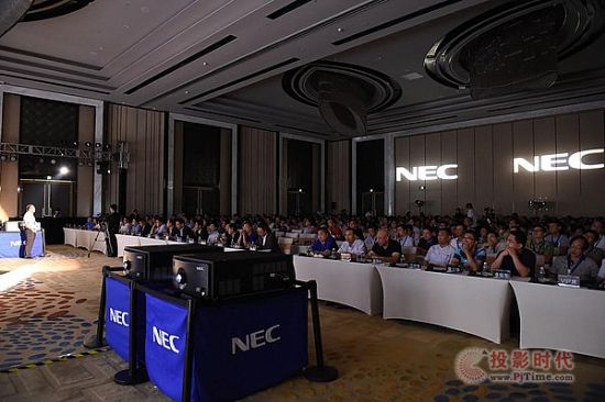 NEC Showcase2015ǵϺ