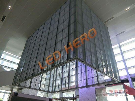 赫尔诺LED透明屏落户上海大华银行