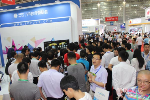 博浦3D VR创新实验室高调亮相第72届中国教育装备展