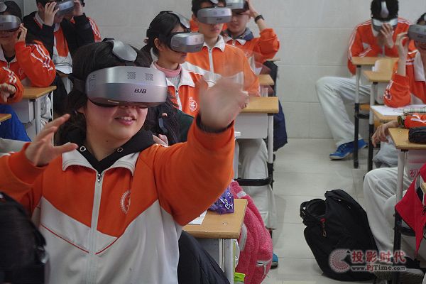 威尔互动携VR设备走进课堂！