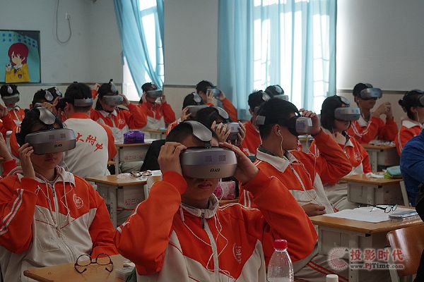 威尔互动携VR设备走进课堂！