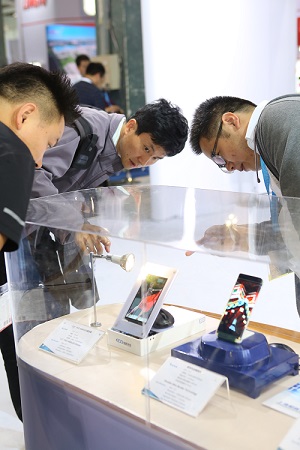 新型显示技术 手机全面屏时代全面到来