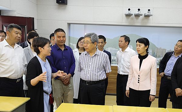 巴东教育调研，翰博尔录播教室获肯定
