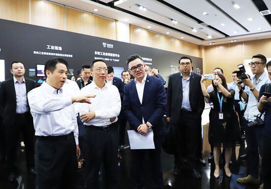 TCL和中国移动签署战略合作协议，发力5G智慧制造