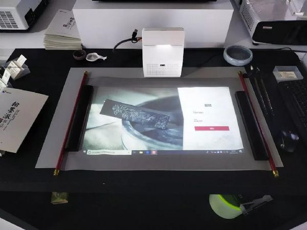 ΪͶӰ��һƬδ�������̽̽Թ��̡�