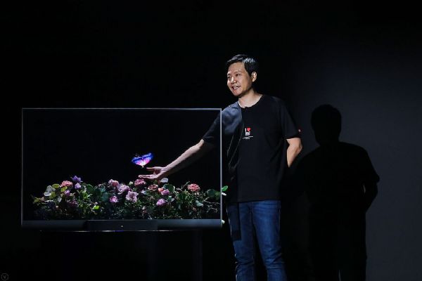 OLED透明屏领衔旗舰级配置 小米发布全球首款量产透明电视售49999元