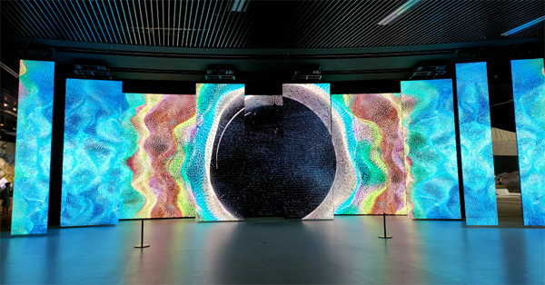 ��������