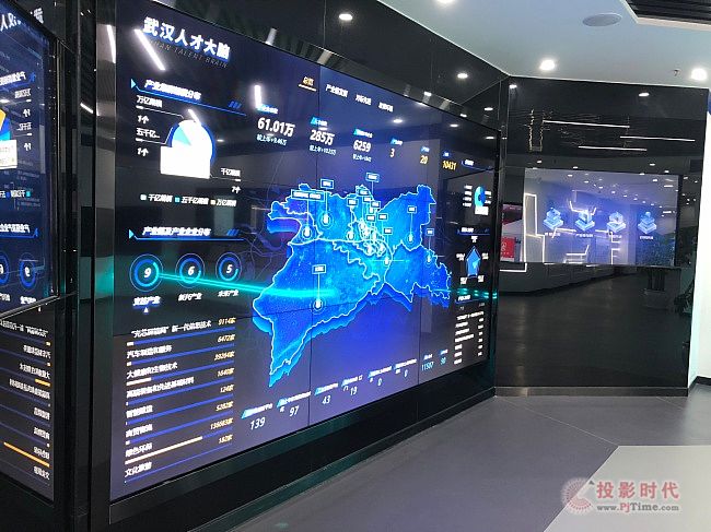 武汉大数据中心配备了沃顿液晶拼接屏，用于BI数据化展示