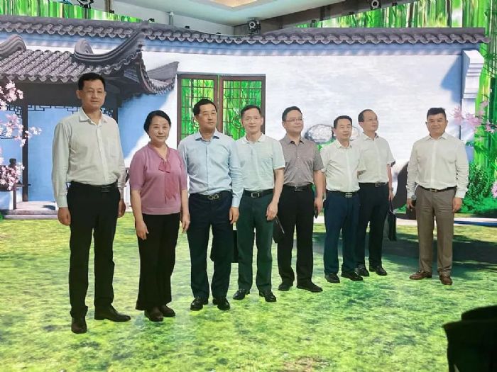 湖南省驻京办主任魏旋君一行调研利亚德集团