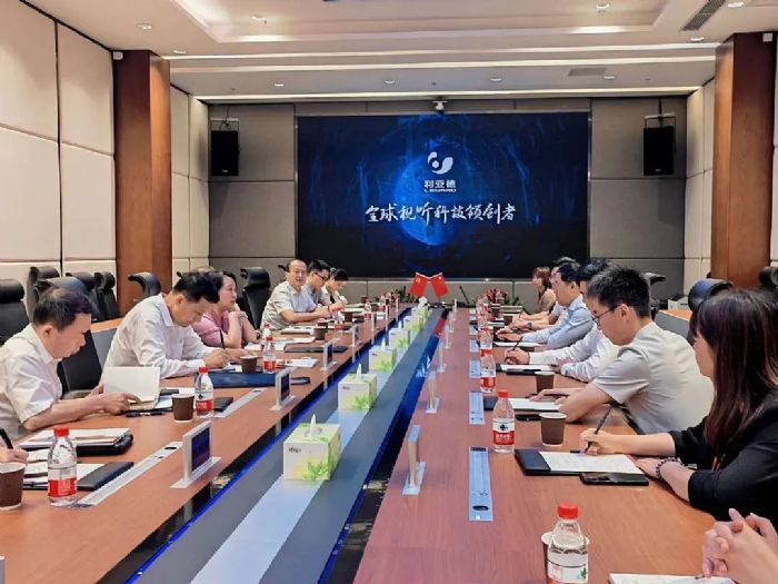 湖南省驻京办主任魏旋君一行调研利亚德集团