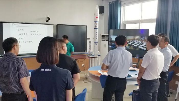 青州市人工智能学习体验中心启用，奥威亚新教室新空间获好评！