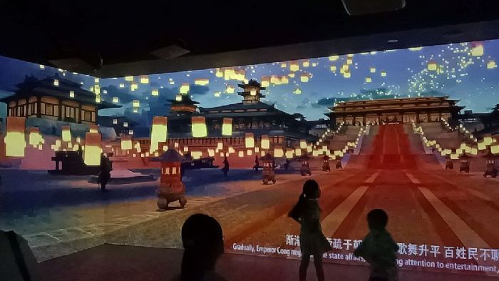 SEEMILE视美乐 | 探索鸟类王国,看创意光影下的飞羽之美
