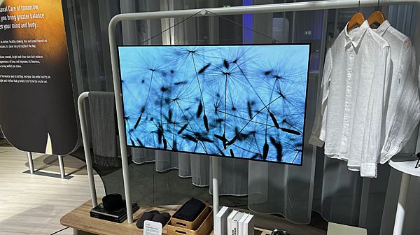IFA 2022：松下挂起来的OLED电视