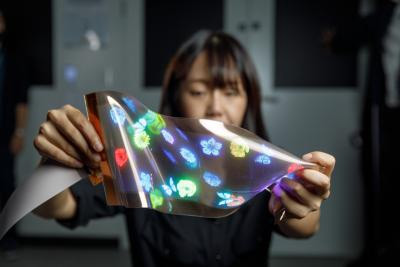 LG Display展示12英寸100 PPI全彩可拉伸micro LED显示器