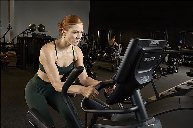 �Ļ���һ��ȫά������Precor ��ȷAMT�๦������һ�����������ѵ���¼�Ԫ