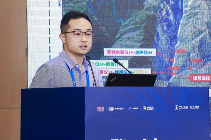 �˹�����������ͨ������ʩ����ת�����ֻ��ھ��ٰ죬��̽AI���ܽ�ͨ���Ƿ�չ��·��