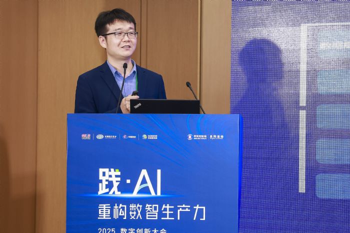 �˹�����������ͨ������ʩ����ת�����ֻ��ھ��ٰ죬��̽AI���ܽ�ͨ���Ƿ�չ��·��