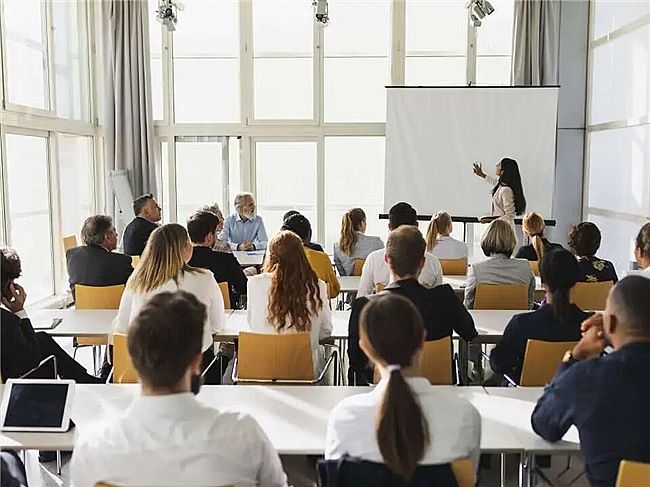 ԤԼ����ϯλ��С��ͨ˫ʮһֱ������Ļ������ҵ������� + ʵս������⣬���̼��ƾ�������·��