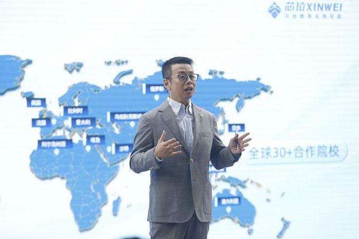 2025��Ʒ�����᣺�ӡ�+AI������AI+����оλ�����Լ����ƽ� ������������δ��