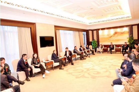 ־������ �������� ����ů�� ���ⰻȻ������������������ҵ�̻��������Ĵλ�Ա���