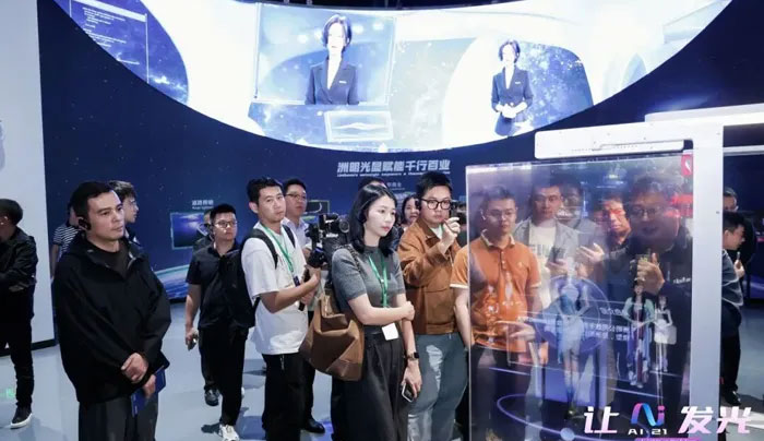 2025年商显行业总结:拥抱AI时代,突破形态边界,在不确定性中顽强进步