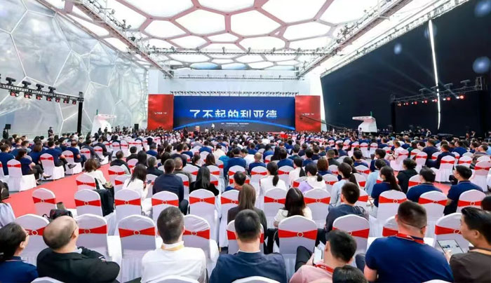 2025年商显行业总结:拥抱AI时代,突破形态边界,在不确定性中顽强进步